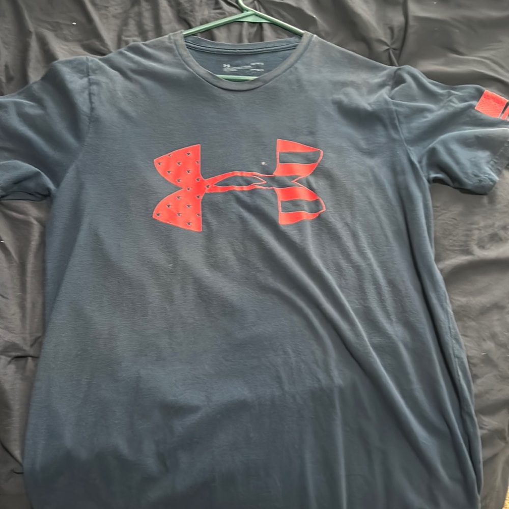 Navy Blue under Armour shirt